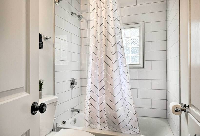 Chic Charlotte Retreat < 3 Miles To Downtown!