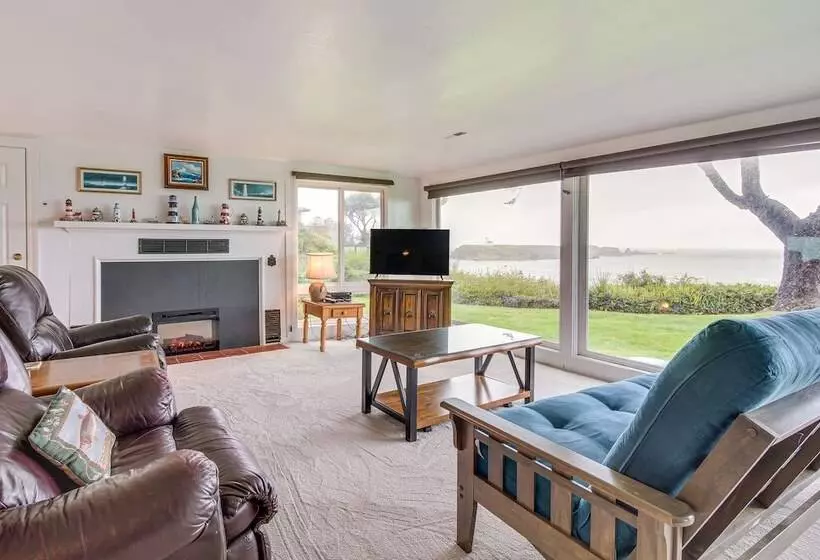 Cliffside Lighthouse Beach Home W/ Ocean View