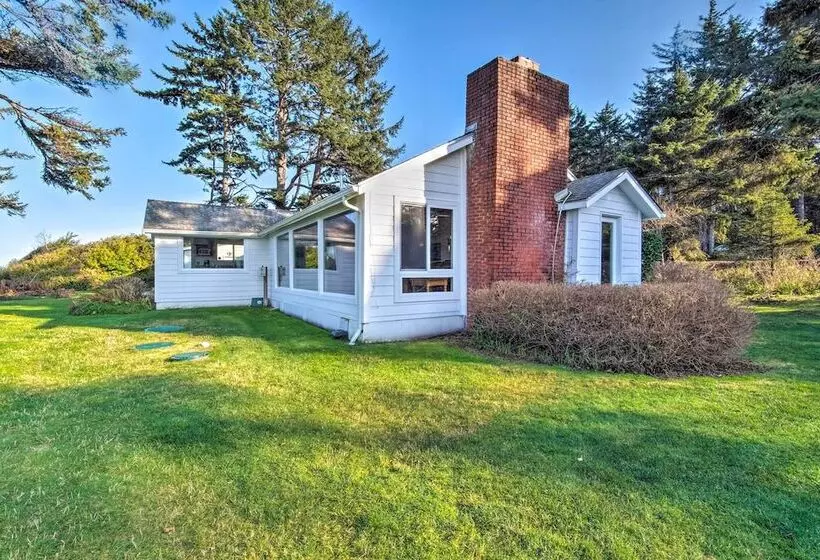 Cliffside Lighthouse Beach Home W/ Ocean View