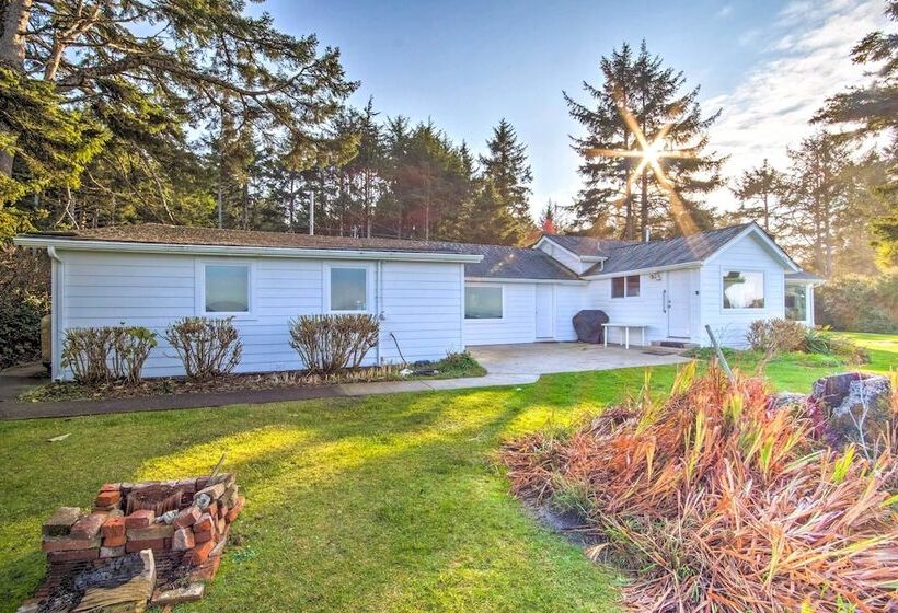 Cliffside Lighthouse Beach Home W/ Ocean View