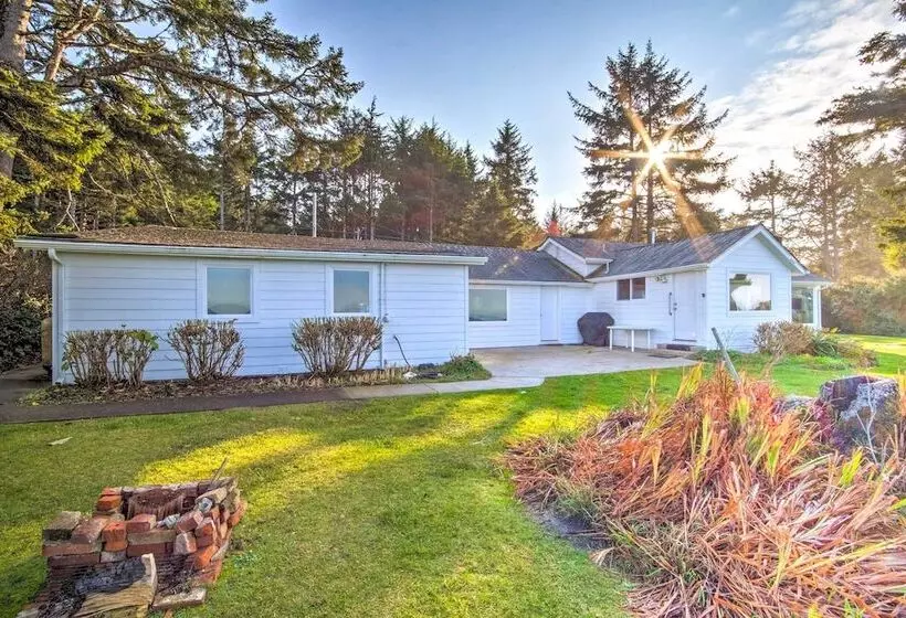 Cliffside Lighthouse Beach Home W/ Ocean View