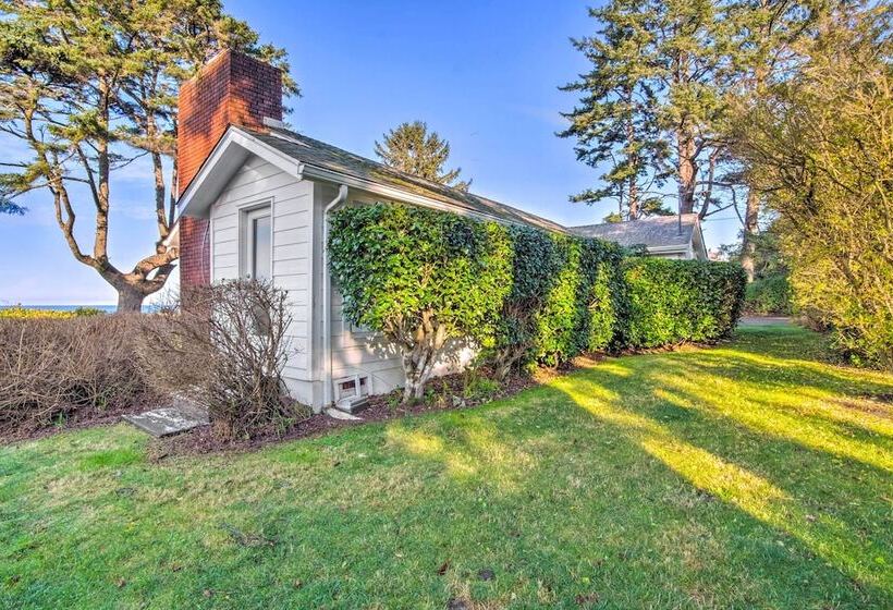 Cliffside Lighthouse Beach Home W/ Ocean View