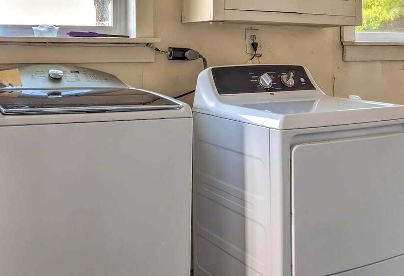 Cliffside Lighthouse Beach Home W/ Ocean View