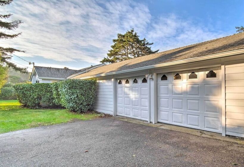 Cliffside Lighthouse Beach Home W/ Ocean View