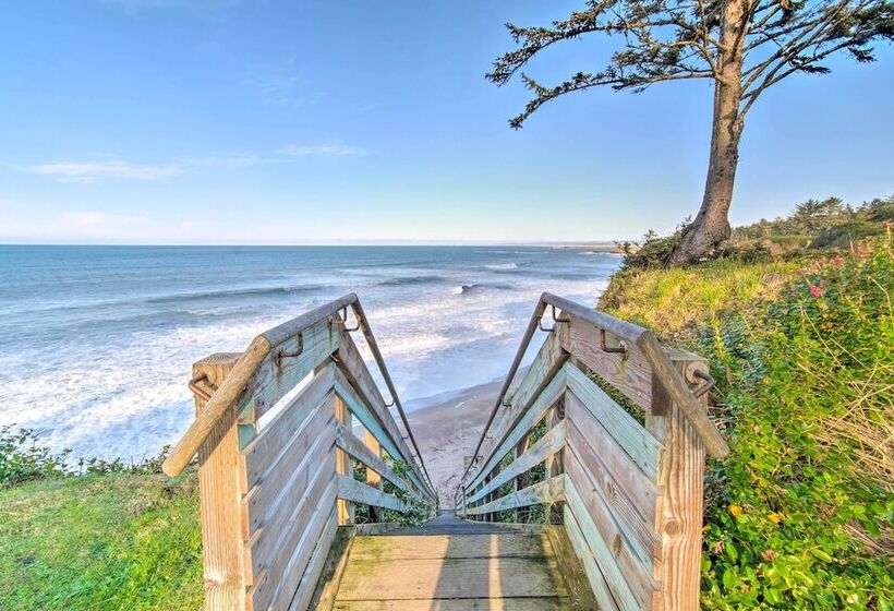 Cliffside Lighthouse Beach Home W/ Ocean View