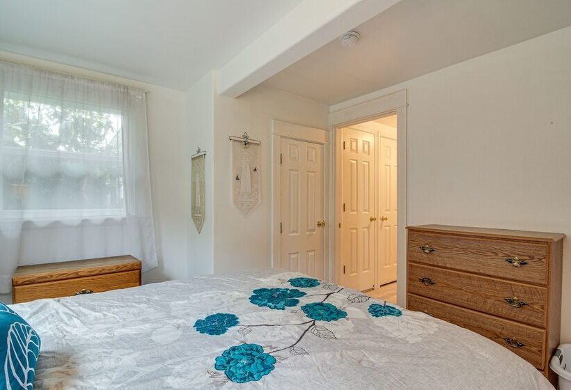 Cliffside Lighthouse Beach Home W/ Ocean View