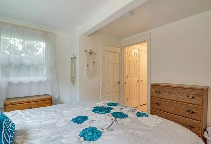 Cliffside Lighthouse Beach Home W/ Ocean View