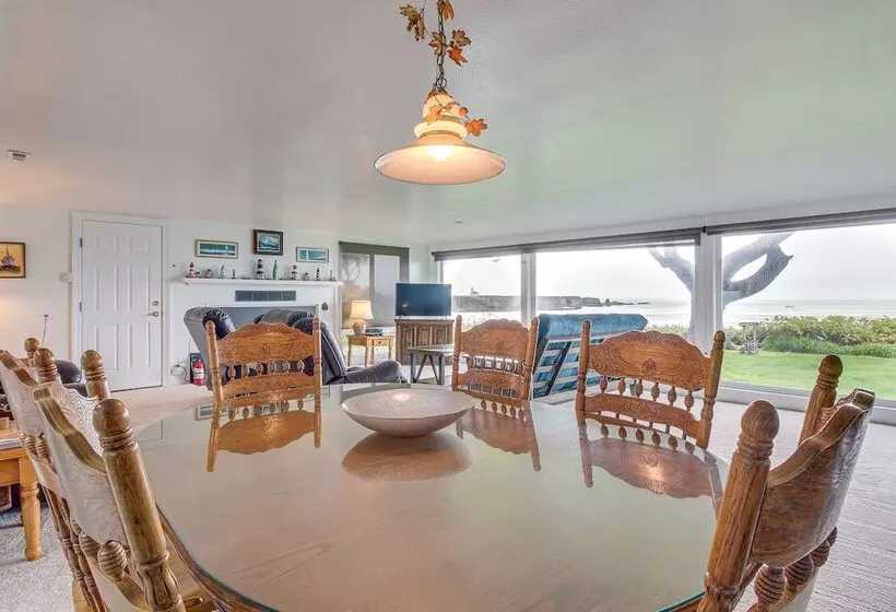 Cliffside Lighthouse Beach Home W/ Ocean View