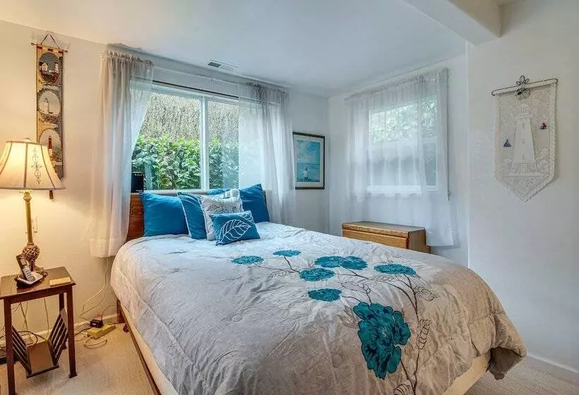 Cliffside Lighthouse Beach Home W/ Ocean View