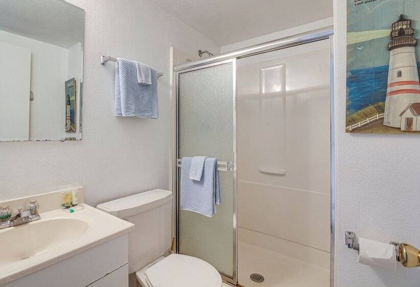 Cliffside Lighthouse Beach Home W/ Ocean View