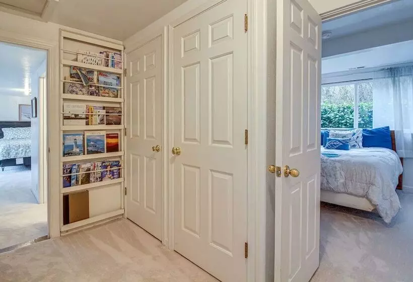 Cliffside Lighthouse Beach Home W/ Ocean View