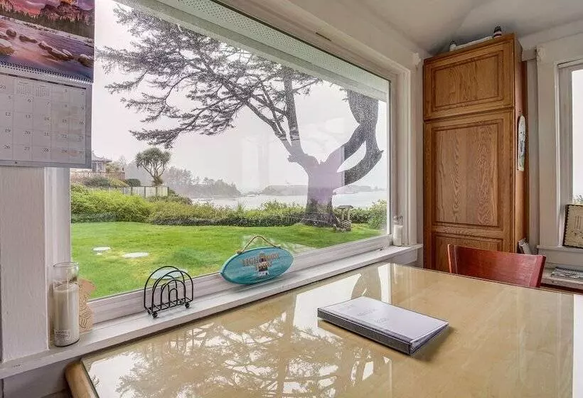 Cliffside Lighthouse Beach Home W/ Ocean View