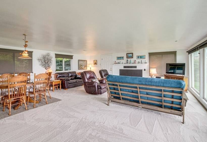 Cliffside Lighthouse Beach Home W/ Ocean View