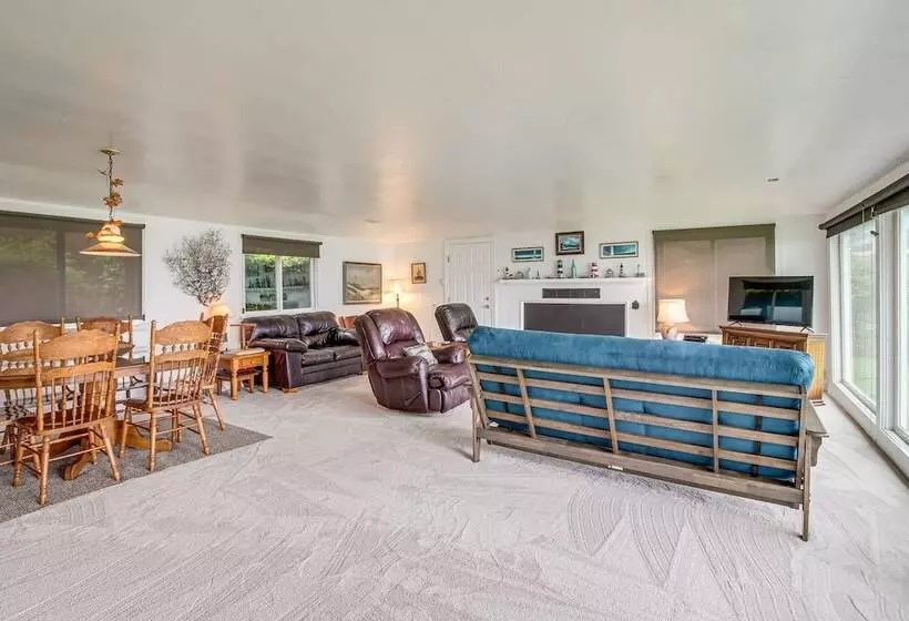 Cliffside Lighthouse Beach Home W/ Ocean View