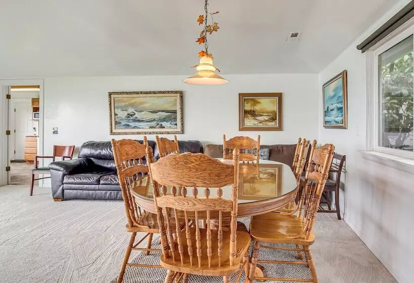 Cliffside Lighthouse Beach Home W/ Ocean View