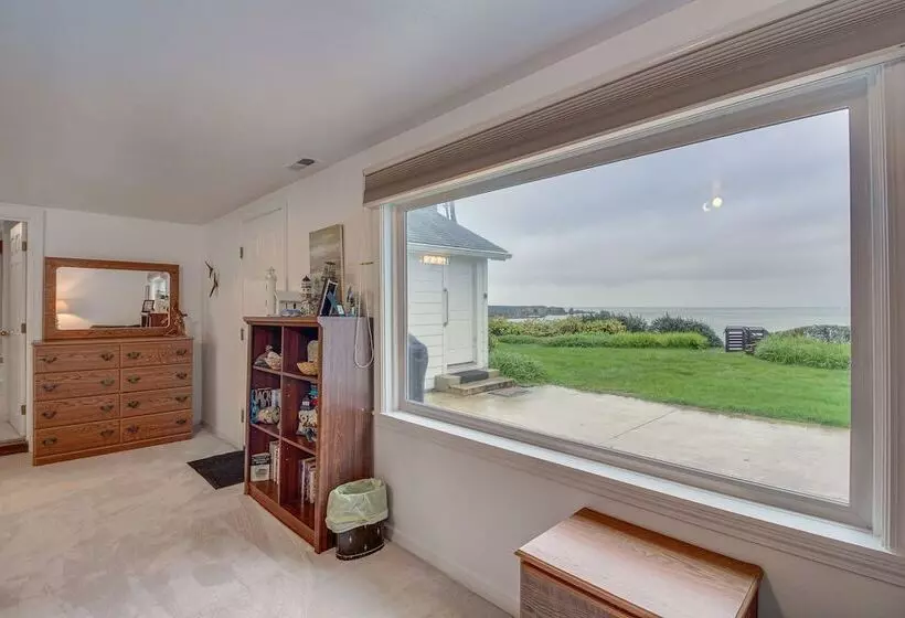 Cliffside Lighthouse Beach Home W/ Ocean View