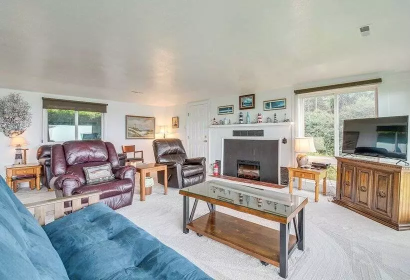 Cliffside Lighthouse Beach Home W/ Ocean View