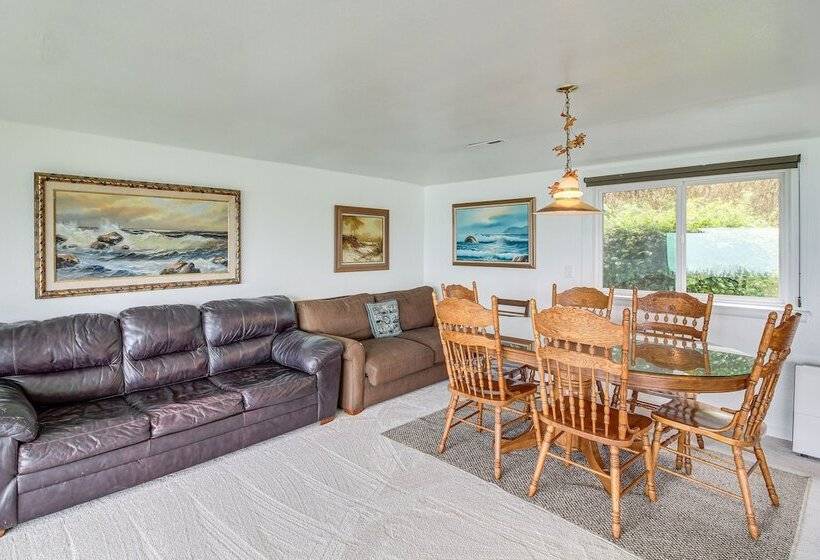 Cliffside Lighthouse Beach Home W/ Ocean View