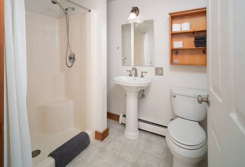 Private Patio: Colonial Home On Kingdom Trails!