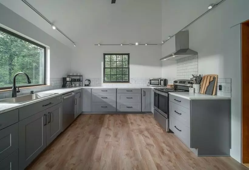 Private Patio: Colonial Home On Kingdom Trails!