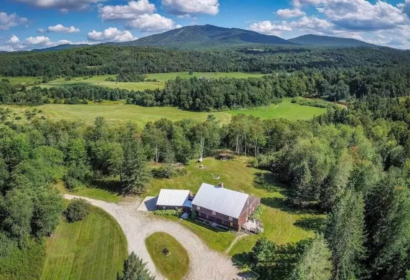 Private Patio: Colonial Home On Kingdom Trails!