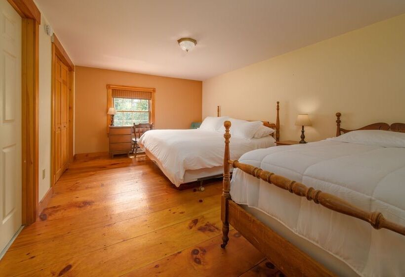 Private Patio: Colonial Home On Kingdom Trails!