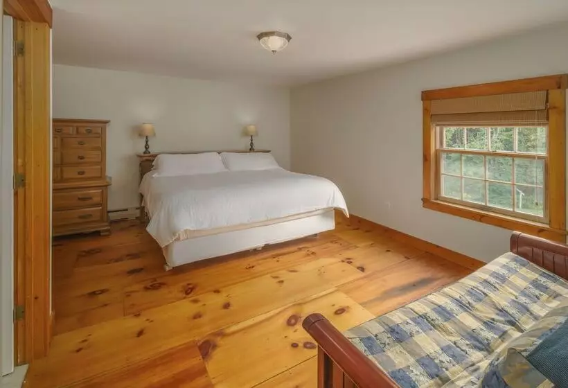 Private Patio: Colonial Home On Kingdom Trails!