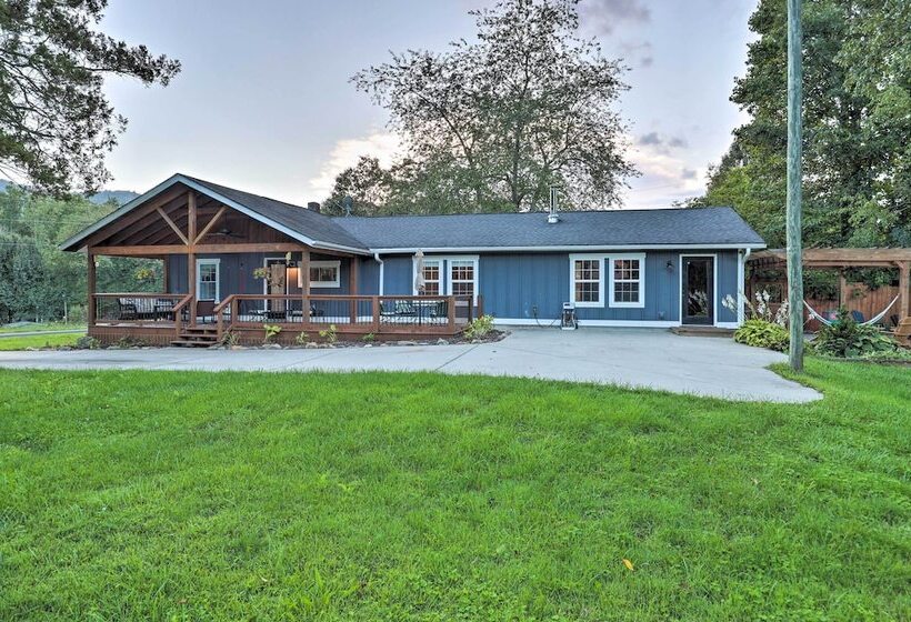 Cozy Cottage W/ Hot Tub < 4 Mi To Black Mountain!