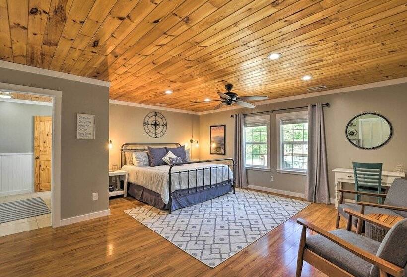 Cozy Cottage W/ Hot Tub < 4 Mi To Black Mountain!