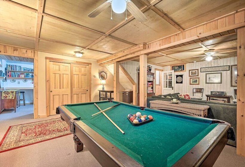 Cozy Mount Snow Chalet W/ Game Room & Hot Tub