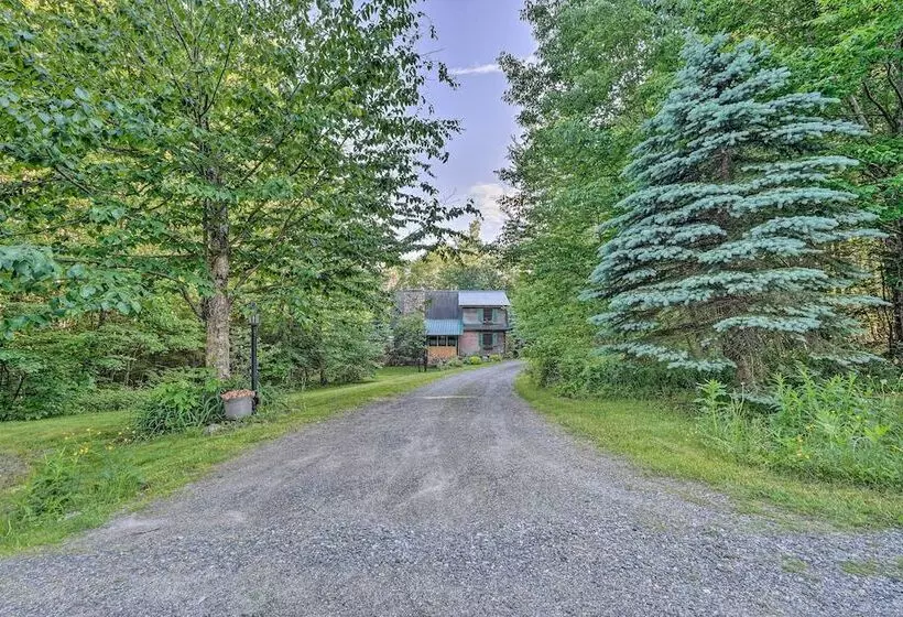 Cozy Mount Snow Chalet W/ Game Room & Hot Tub