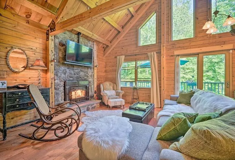 Cozy Mount Snow Chalet W/ Game Room & Hot Tub