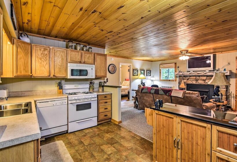Robbinsville Cabin W/ Deck: 3 Mi To Fontana Lake!