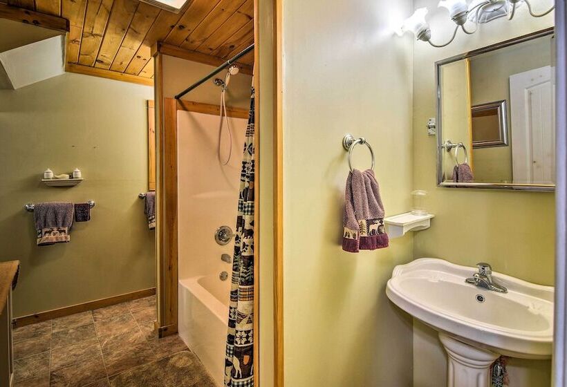 Robbinsville Cabin W/ Deck: 3 Mi To Fontana Lake!