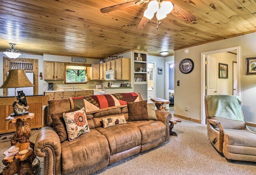 Robbinsville Cabin W/ Deck: 3 Mi To Fontana Lake!