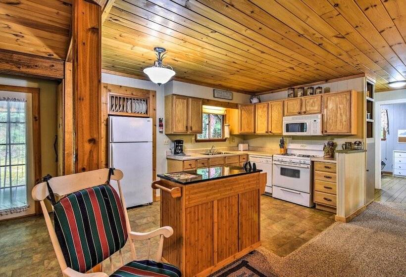 Robbinsville Cabin W/ Deck: 3 Mi To Fontana Lake!