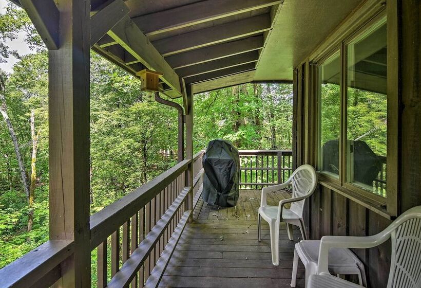 Robbinsville Cabin W/ Deck: 3 Mi To Fontana Lake!