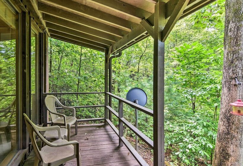 Robbinsville Cabin W/ Deck: 3 Mi To Fontana Lake!