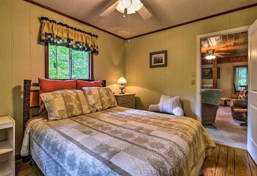 Robbinsville Cabin W/ Deck: 3 Mi To Fontana Lake!