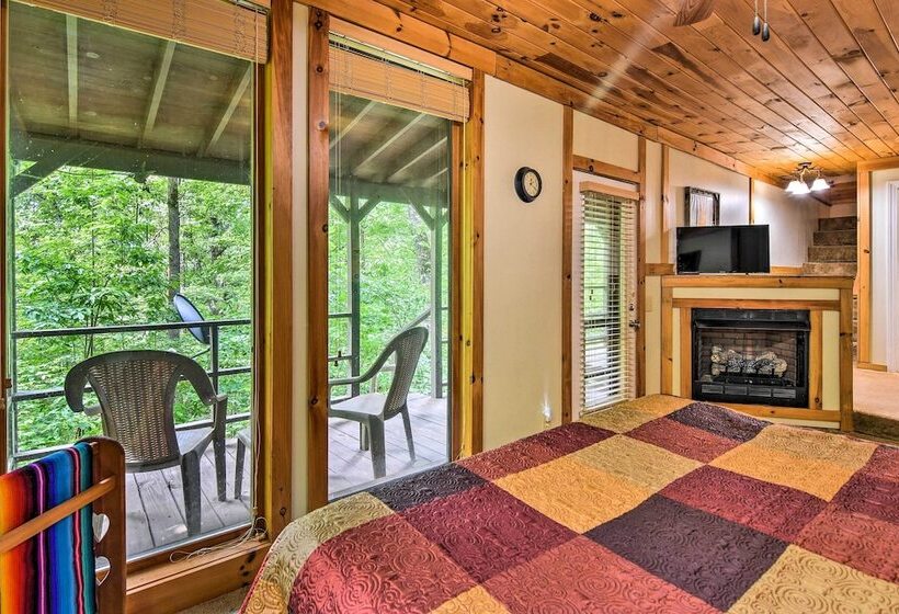 Robbinsville Cabin W/ Deck: 3 Mi To Fontana Lake!