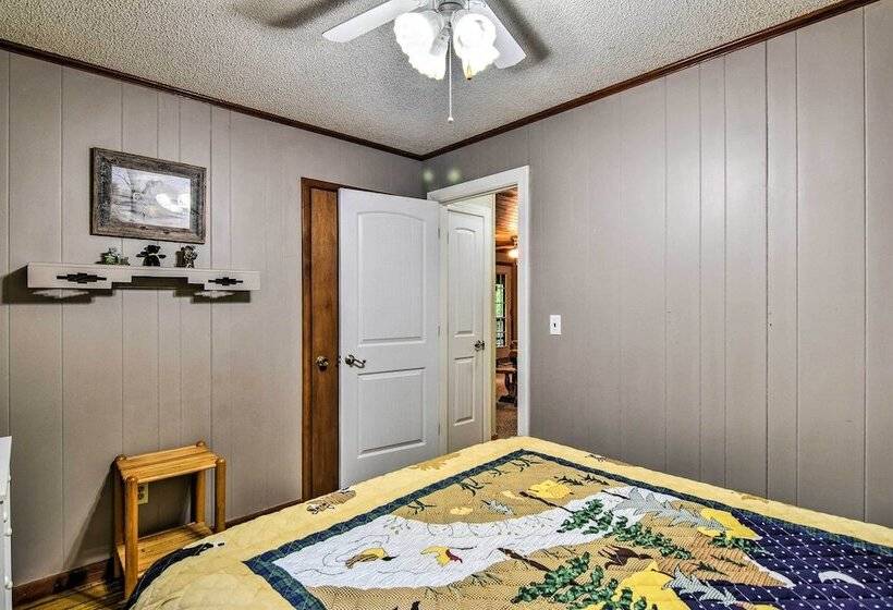 Robbinsville Cabin W/ Deck: 3 Mi To Fontana Lake!