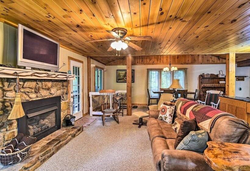 Robbinsville Cabin W/ Deck: 3 Mi To Fontana Lake!
