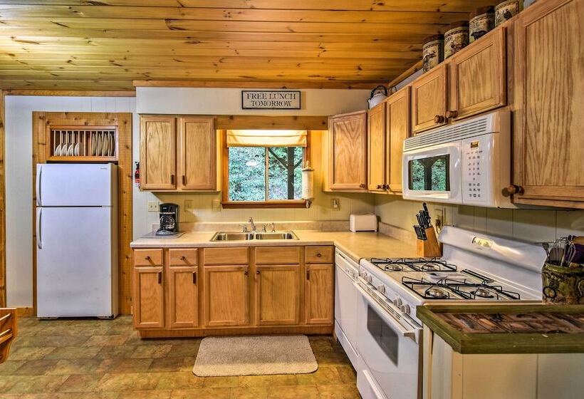 Robbinsville Cabin W/ Deck: 3 Mi To Fontana Lake!