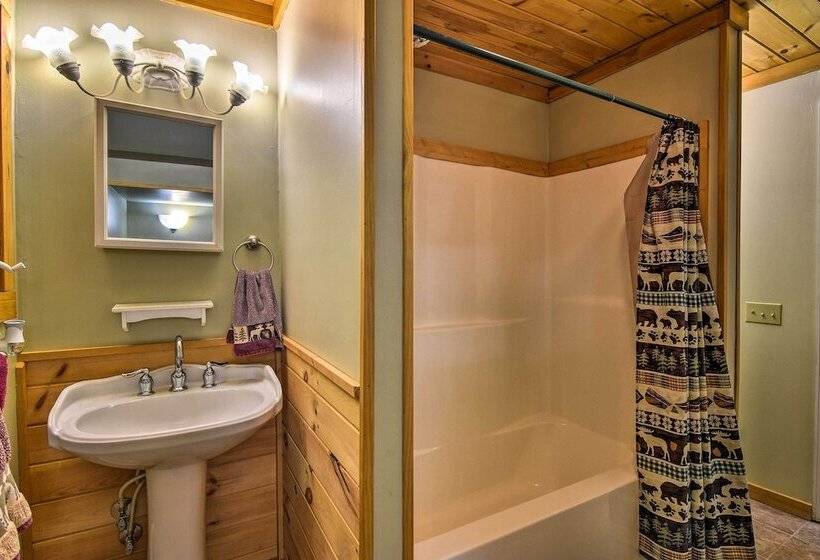 Robbinsville Cabin W/ Deck: 3 Mi To Fontana Lake!