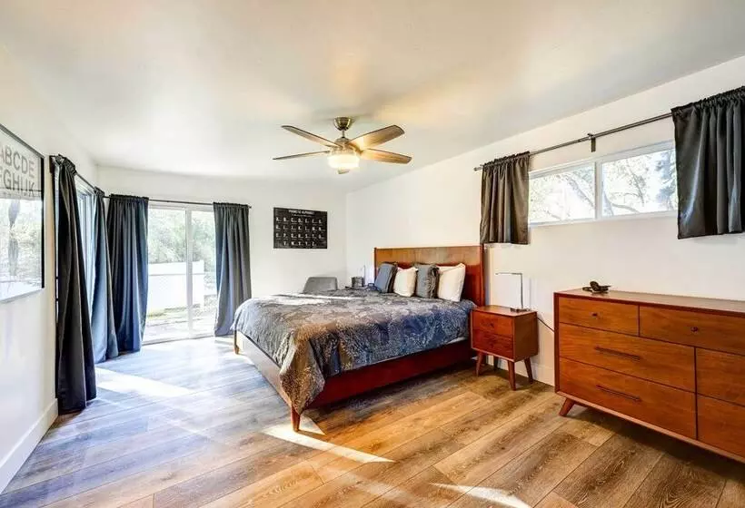 Dog Friendly Oakhurst Home: Walk To Downtown!