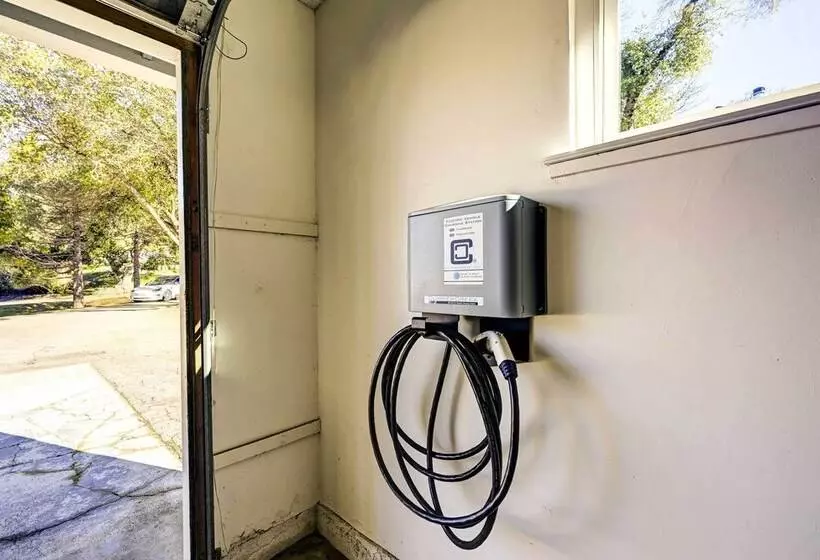 Dog Friendly Oakhurst Home: Walk To Downtown!