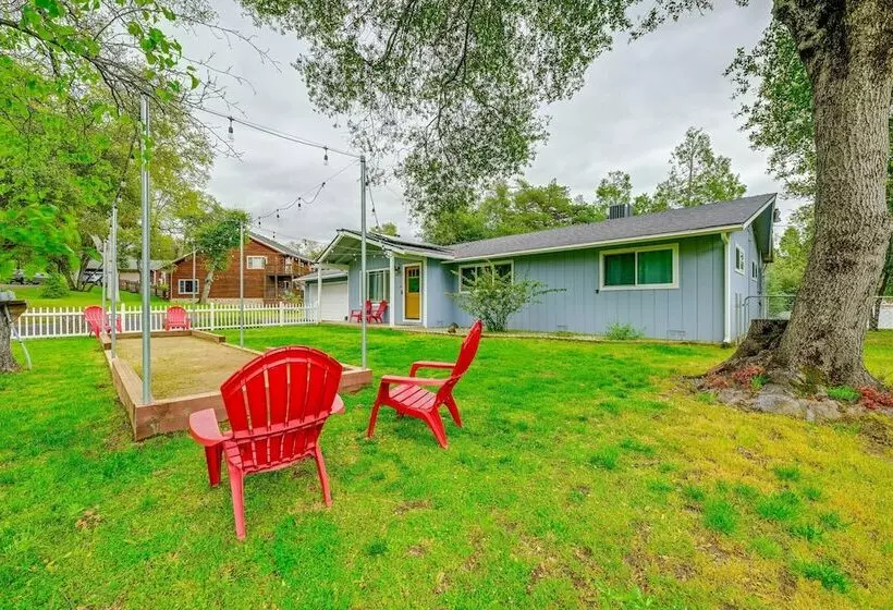 Dog Friendly Oakhurst Home: Walk To Downtown!