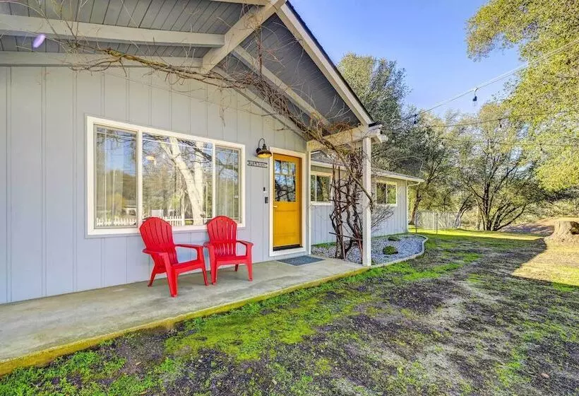 Dog Friendly Oakhurst Home: Walk To Downtown!