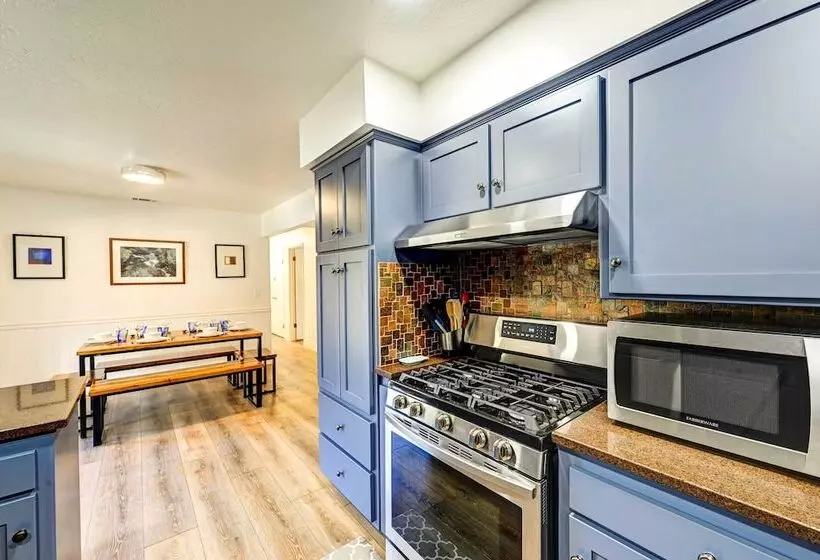 Dog Friendly Oakhurst Home: Walk To Downtown!