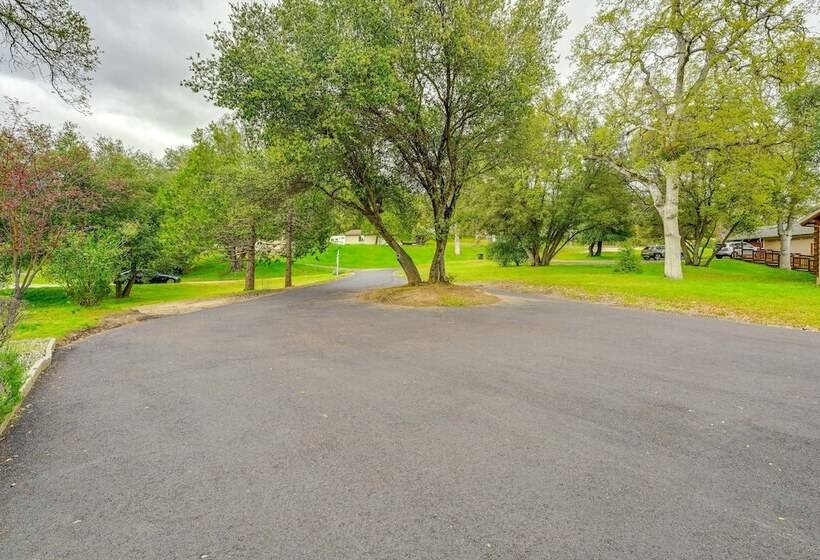 Dog Friendly Oakhurst Home: Walk To Downtown!